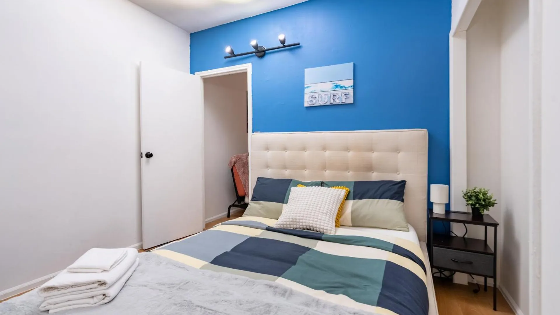 Charming 2 Bd Unit In Central Manhattan New York
