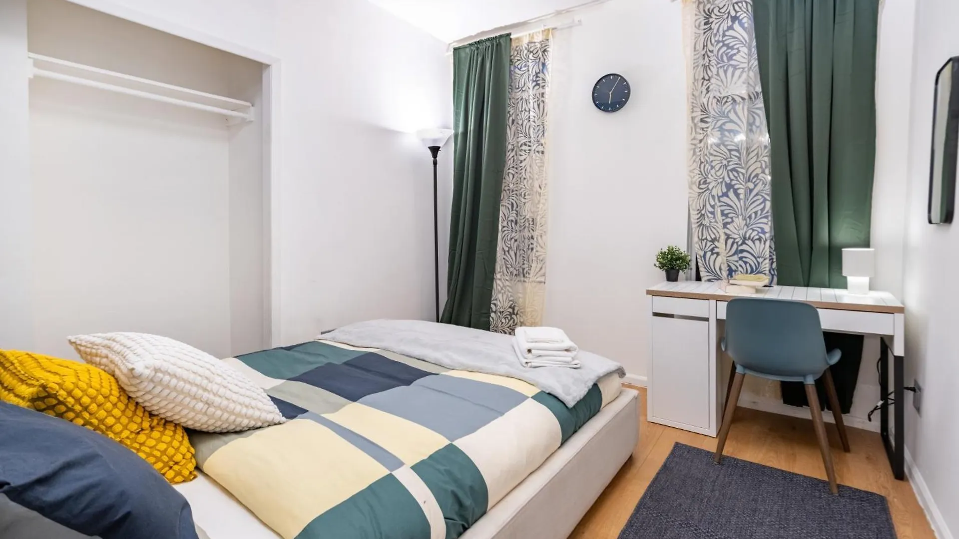 Charming 2 Bd Unit In Central Manhattan New York